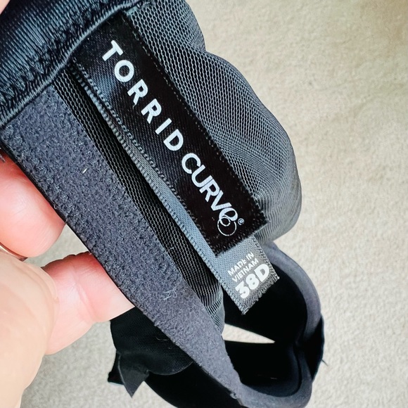 Torrid Curve Padded Plunge Bra - Picture 4 of 5